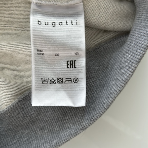 Bugatti brand hoodie. Size XL (fits smaller - model normally wears Medium) - Picture 9 of 14